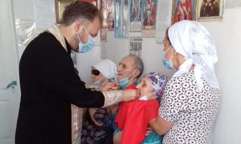 Протоиерей Роман Мясников посетил Дом престарелых в пос. Садовый
