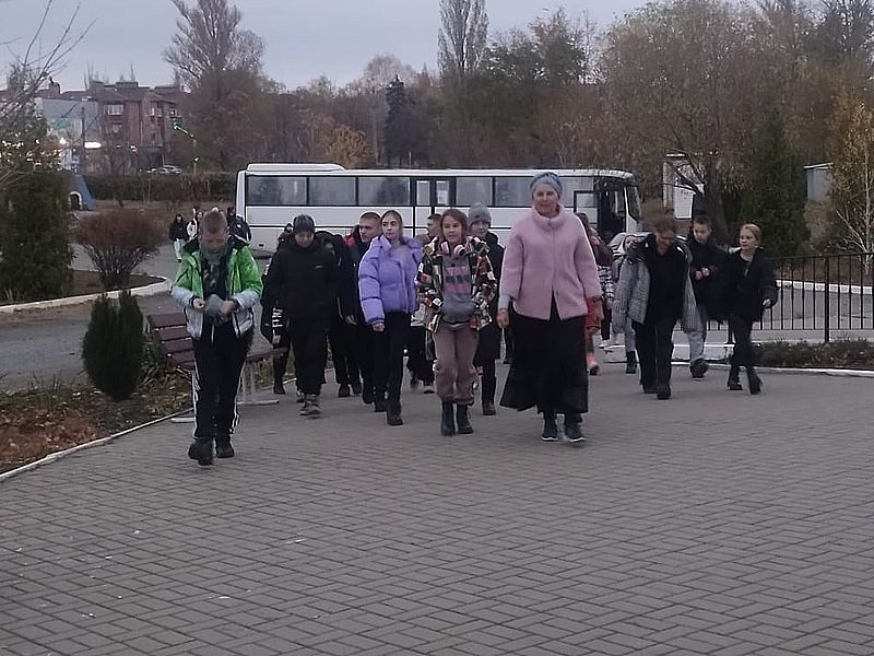 В Донском храме Новошахтинска продолжают встречать детей из Северодонецка.