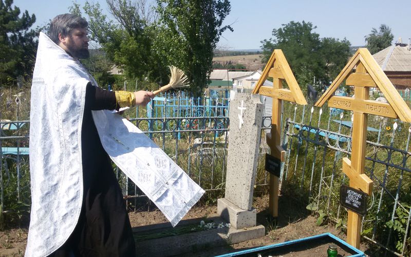 В Сулинском благочинии облагородили места захоронения почитаемого старца иеромонаха Иоасафа(Путилина) и монахини Анны