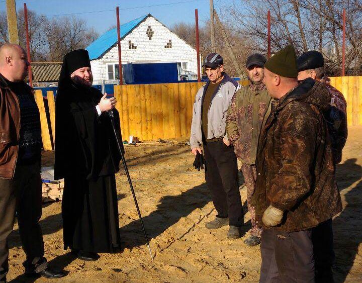 По приглашению руководства спортивного комплекса с. Дёгтево епископ Шахтинский и Миллеровский Симон посетил площадку строительства спортивного объекта