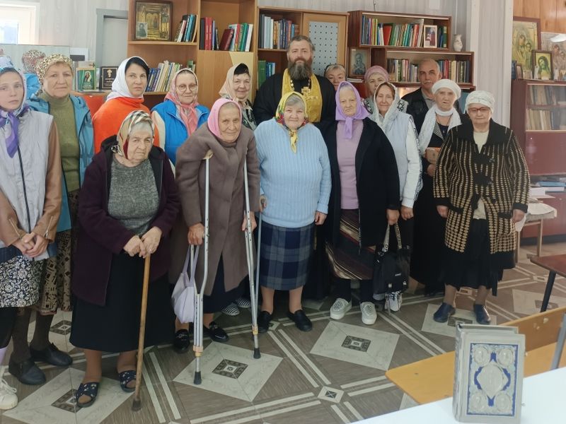 Состоялось очередное занятие в воскресной школе для взрослых при храме святого праведного Иоанна Кронштадтского города Шахты