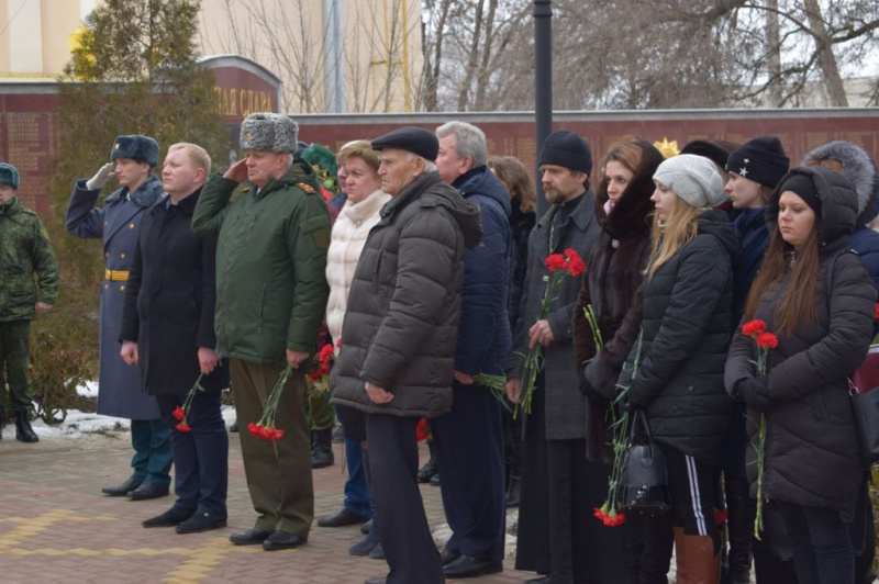 В поселке Каменоломни прошел митинг, посвященный 76-й годовщине освобождения Октябрьского района
