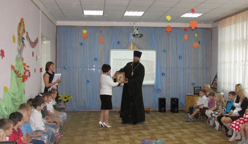 Торжество по случаю начала учебного года и 60-летия состоялось в детском саду № 17 «Красная шапочка» г. Каменск-Шахтинский. В событии принял участие иерей Антоний Грогуленко