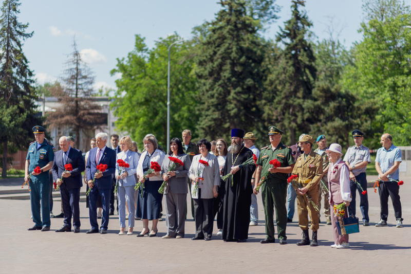 Молитва и память: Церковь с теми, кто защищал Отечество. В городе Шахты почтили память ветеранов боевых действий
