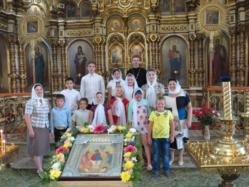 В воскресной школе «Азы Православия» Донецкого Успенского Архиерейского подворья прошло меопроприятие, посвященное празднику рождения христианской Церкви