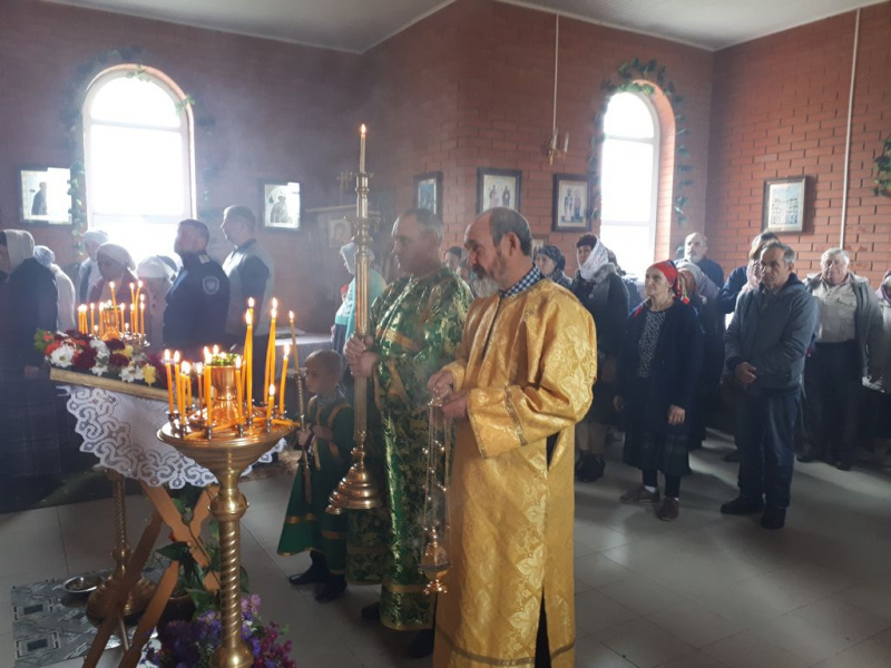 В день преставления преподобного Сергия, игумена Радонежского в храме-часовне хутора Земцов Боковского района отметили престольный праздник