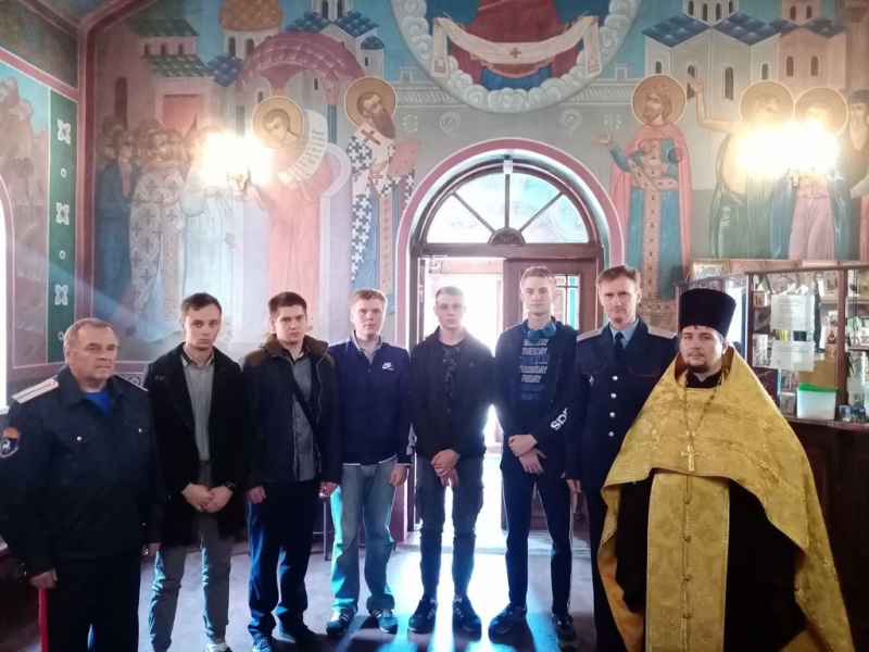 Иерей Анатолий Минаев совершил молебен для призывников в храме святителя Николая станицы Багаевской