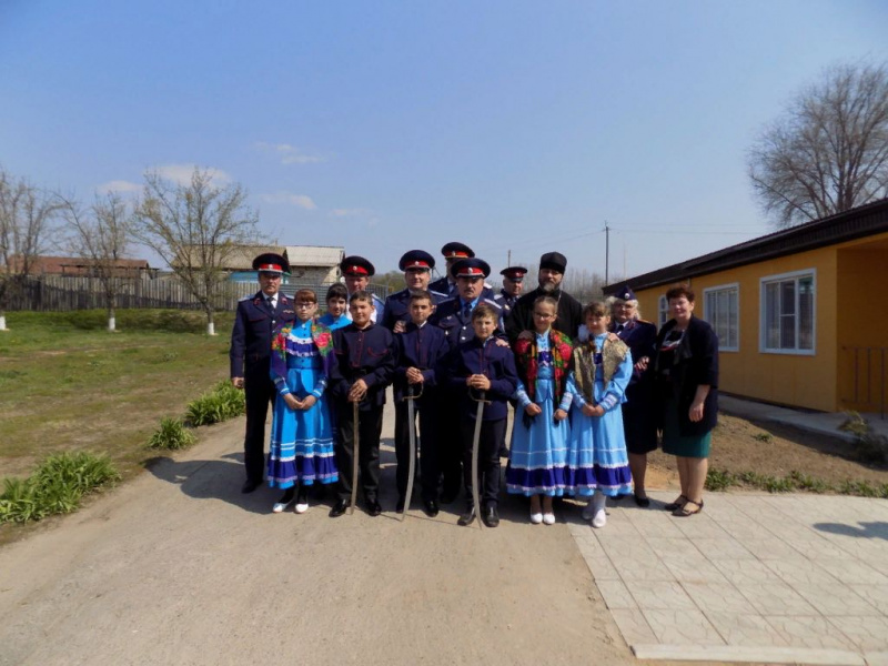 Юртовой священник иеромонах Димитрий (Яроцкий) принял участие в торжестве, посвященных присвоению статуса «Казачья» фоминской школе Миллеровского района