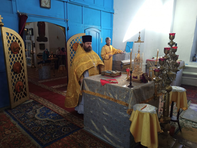 Торжественным богослужением отметили престольный праздник в храме иконы Пресвятой Богородицы Одигитрия станицы Заплавской