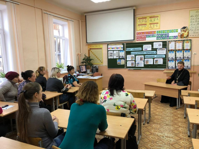 Настоятель Свято-Успенского архиерейского подворья протоиерей Глеб Гладышев посетил МБОУ СОШ №1