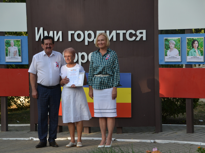 Представительница сестричества Державного храма города Донецка занесена на доску Почета
