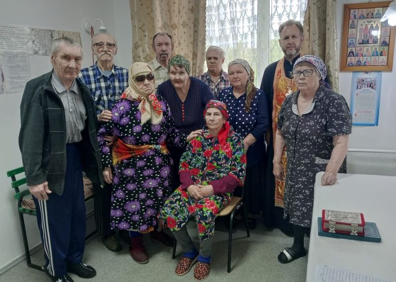 Таинства Исповеди и Причащения в доме престарелых поселка Садовый   