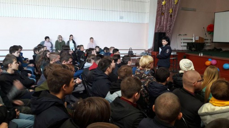 Мероприятие по профилактике правонарушений несовершеннолетних прошло в г. Шахты. Во встрече приняла участие помощник благочинного Новошахтинского округа И.В. Саханина