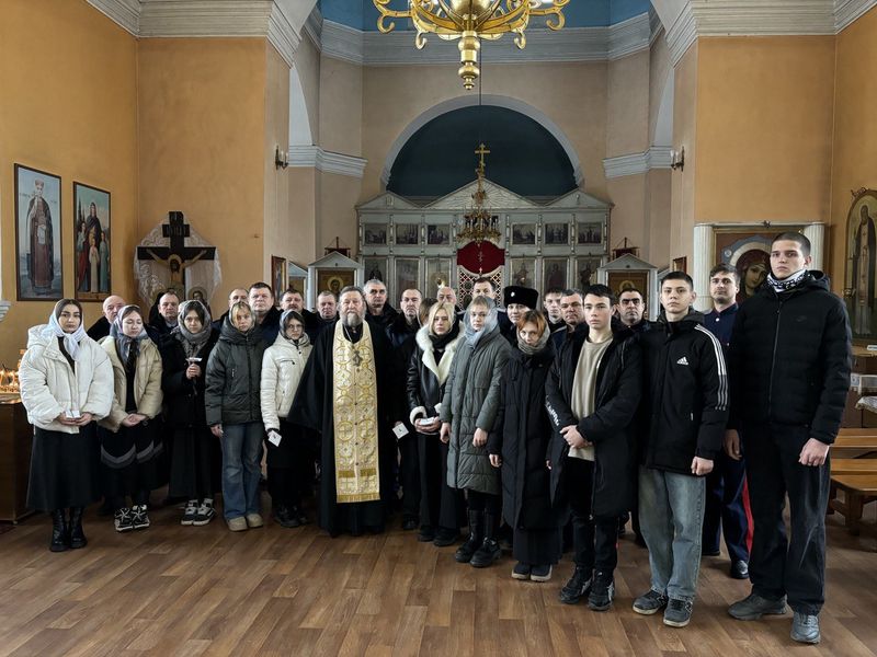 В станице Обливской Чернышевского благочиния помянули невинно убиенных братьев казаков и сестер казачек