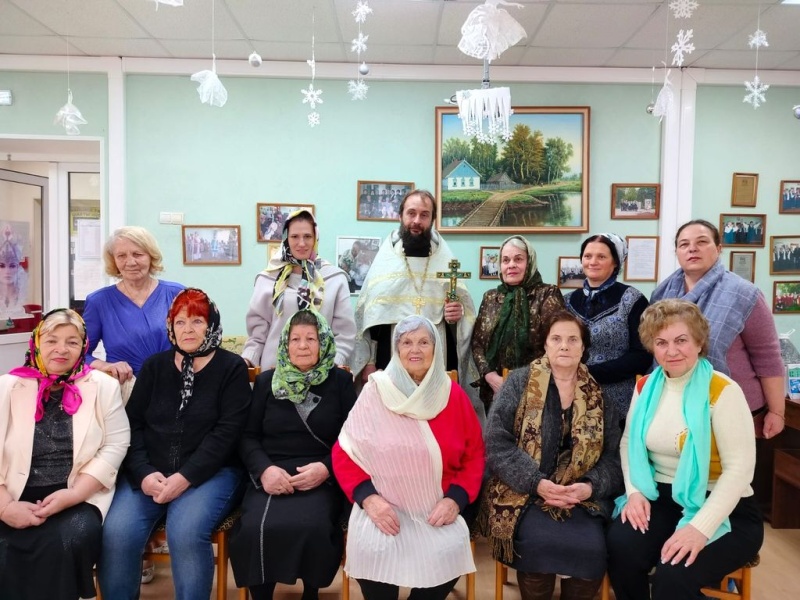 Протоиерей Сергий Яценко поздравил постояльцев Центра социального обслуживания граждан пожилого возраста и инвалидов № 1 г. Шахты с праздником Богоявления