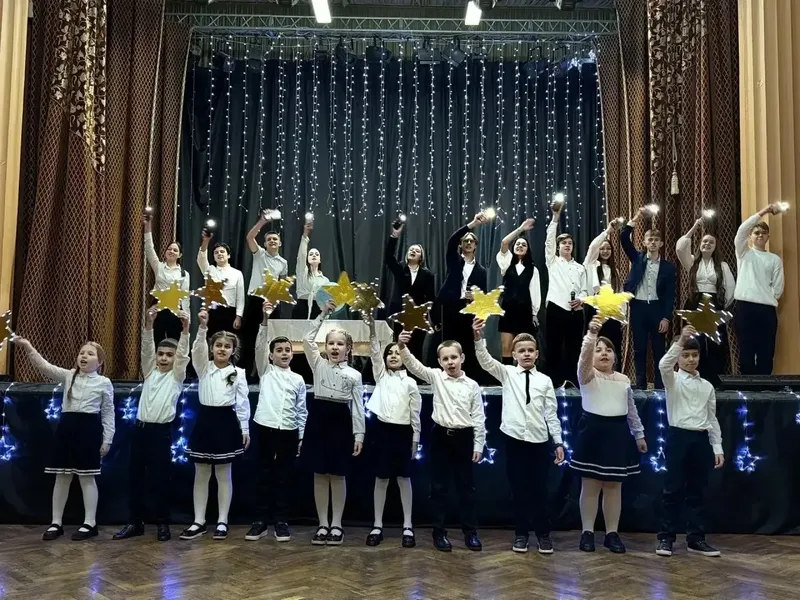 Благочинный Александровск-Грушевского округа принял участие в юбилее школы