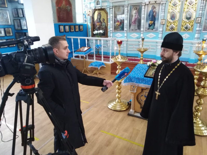 Благочинный приходов Нижнедонского округа поздравил жителей Октябрьского района с праздником Введения во храм Пресвятой Богородицы