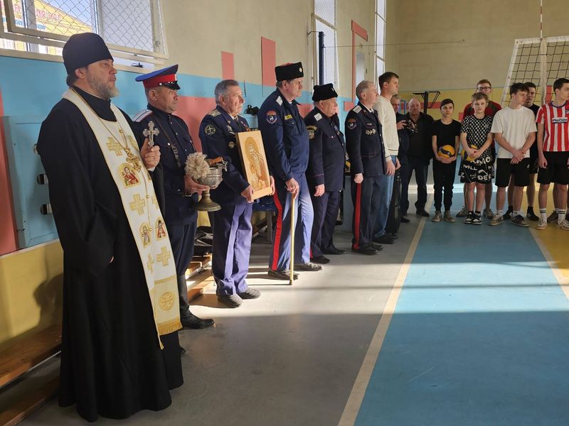 В спортивном комплексе «Россия» города Миллерово состоялись соревнования по волейболу