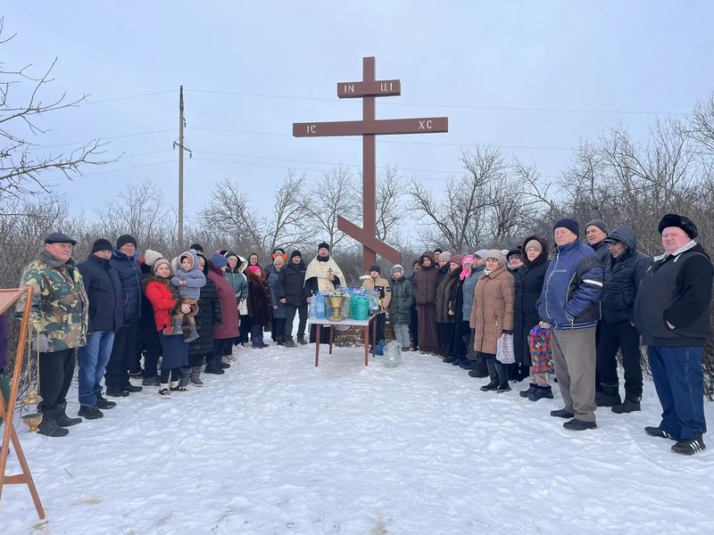 Освящение поклонного креста на месте разрушенного храма в хуторе Тиховском   