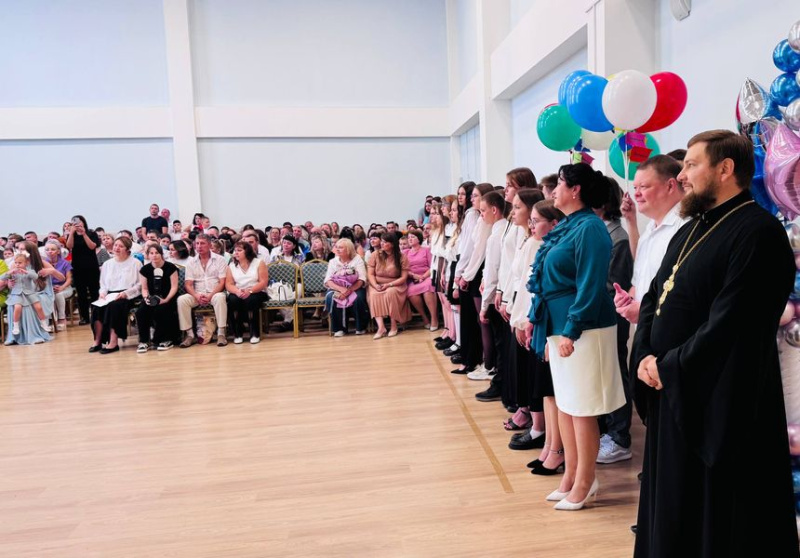 В Донецке прозвенели первые звонки