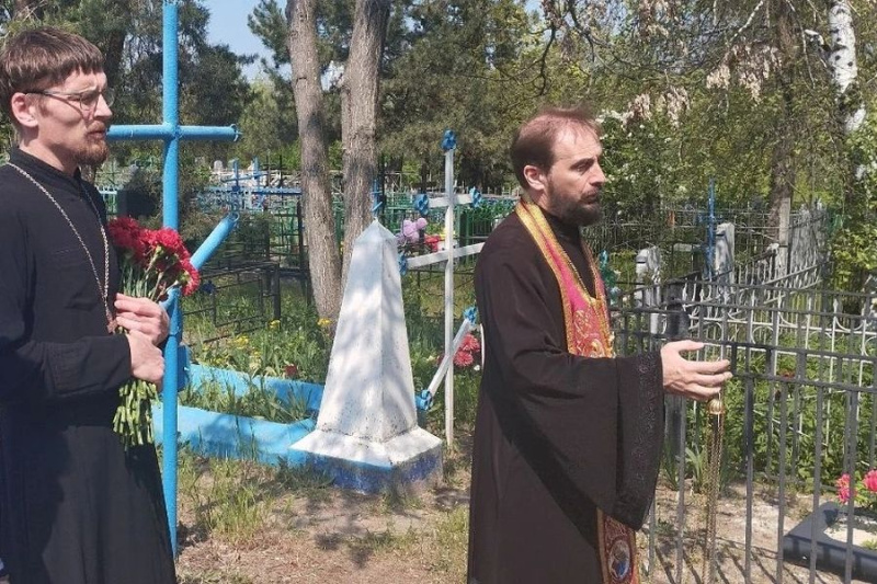 В День Победы благочинный Нижнедонского округа совершил панихиду на мемориале воинам Великой Отечественной войны