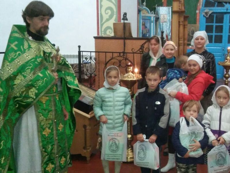 В храме ст. Бессергеневской прошла благотворительная раздача школьно-письменных принадлежностей для детей из малоимущих многодетных семей