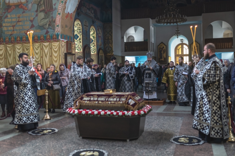 Епископ Симон совершил вечерню с чином выноса Плащаницы