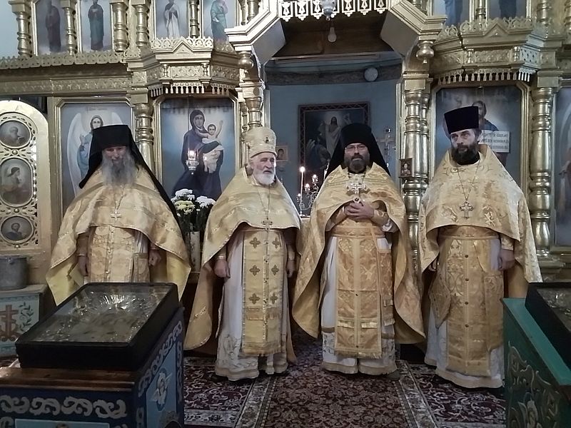 Соборным богослужением в шахтинском храме Вознесения Господня отметили праздник в честь святого апостола и евангелиста Иоанна Богослова