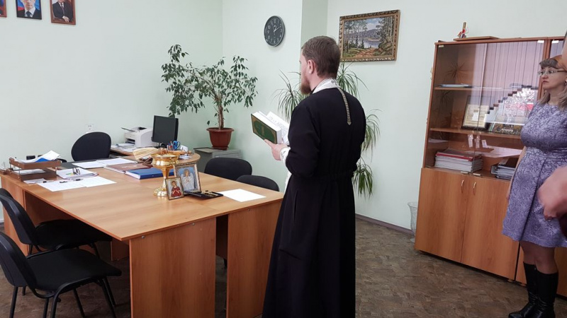 В городе Зверево состоялось освящение среднеобразовательной школы № 1 им. Б.П. Юркова