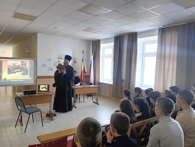 Открытый урок ко Дню православной книги прошёл в школе слободы Чистяково