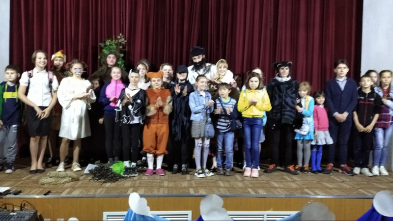 Учебный театр «Воскресение», действующий на базе храма великомученика Пантелеимона г. Гуково работает в режиме летнего лагеря