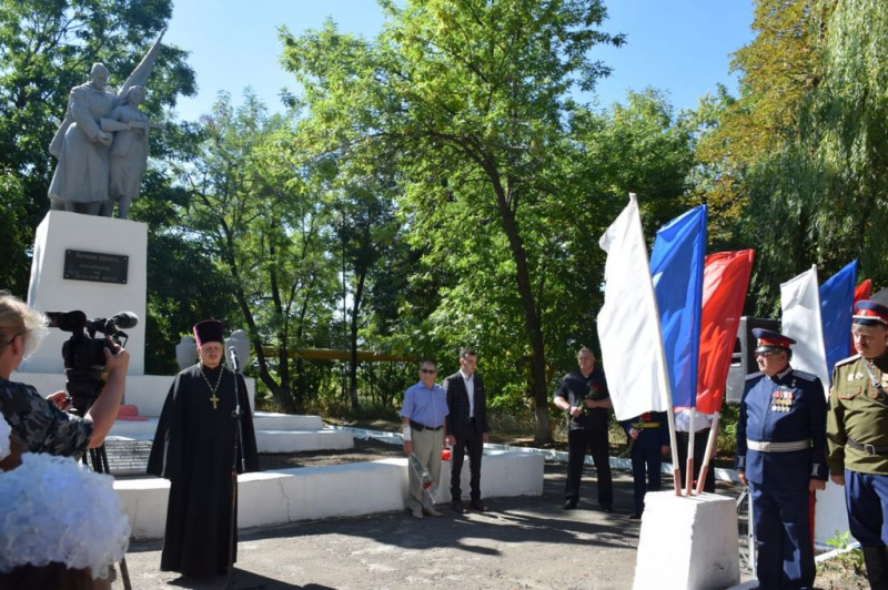 Протоиерей Николай Быков принял участие в торжественном открытии мемориальной доски памятника погибшим красноармейцам