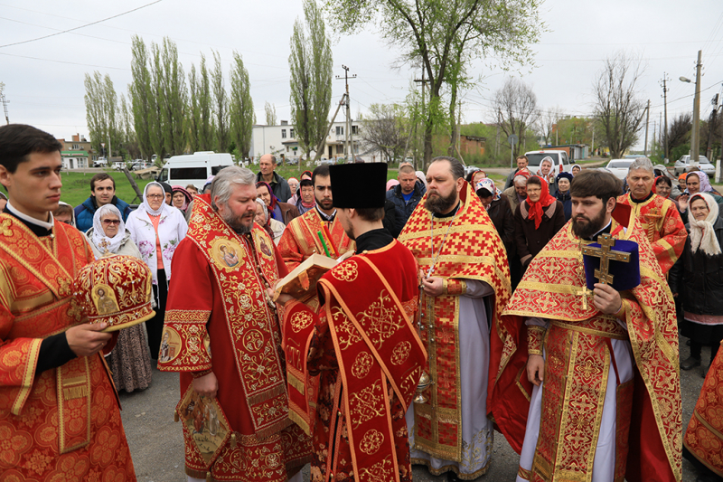 В понедельник Светлой седмицы Пасхальные торжества в Шахтинской епархии продолжились в Пантелеимоновском храме города Миллерово