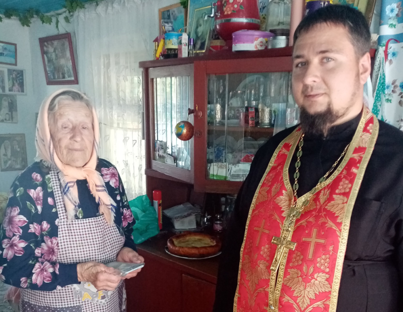 В праздник Победы иерей Анатолий Минаев посетил тружеников тыла в хуторе Елкин
