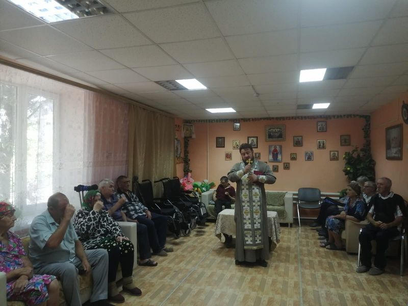 Иерей Симеон Есин провел беседу с насельниками Миллеровского дома-интерната для престарелых и инвалидов