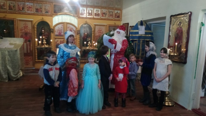 В храме святителя Николая Чудотворца прошла Рождественская елка для детей Кашарского благочиния