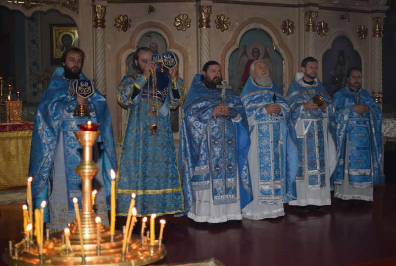 Соборное богослужение в день памяти иконы Богородицы Спорительница хлебов состоялось в храме святителя Тихона Задонского станицы Кривянской