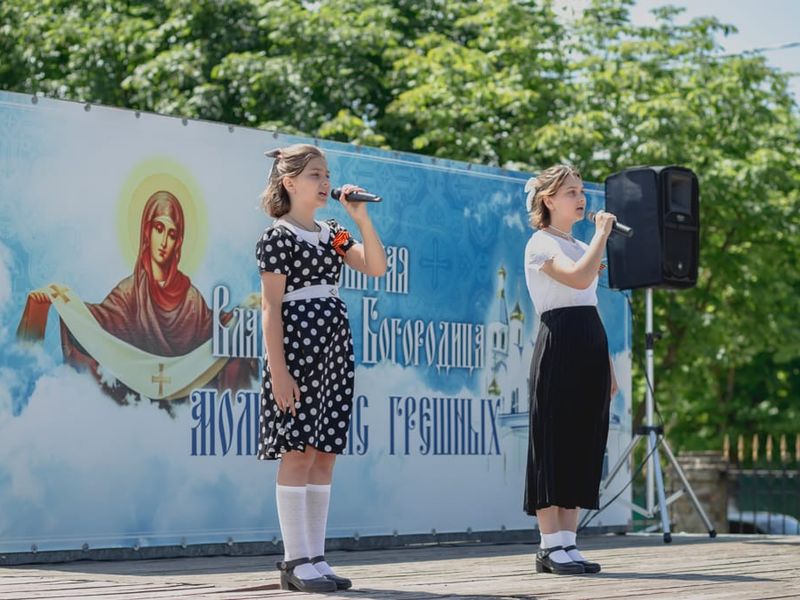 В День памяти и скорби на Соборной площади города Шахты прошла акция памяти