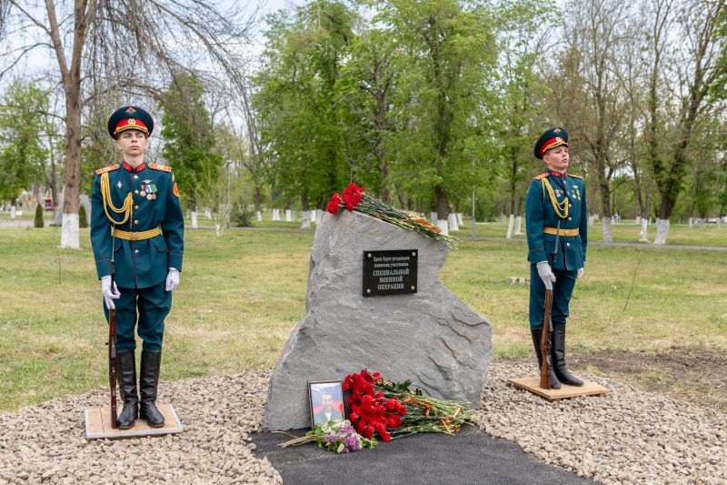 В Александровском парке города Шахты заложен камень в основание памятника героям СВО