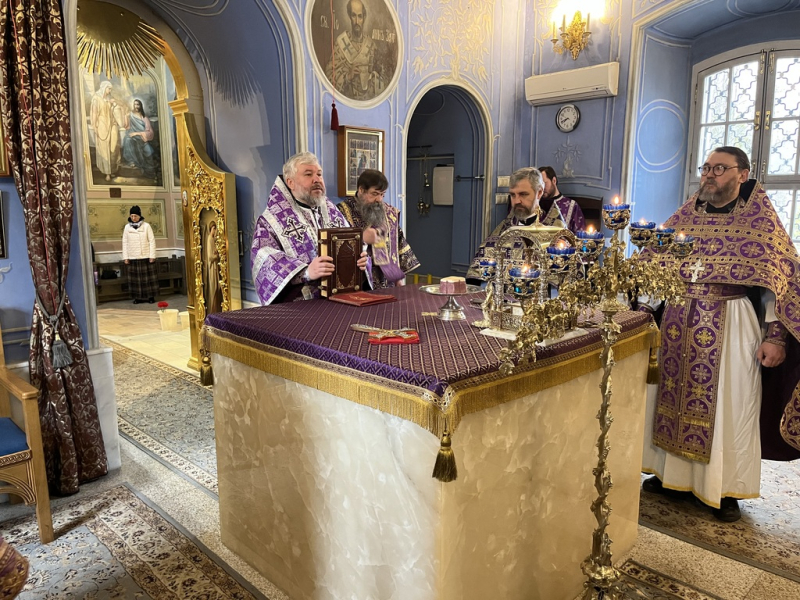 В Великую среду Страстной седмицы епископ Симон совершил Литургию Преждеосвященных Даров в храме в честь образа Пресвятой Богородицы «Живоносный Источник» в Царицыне