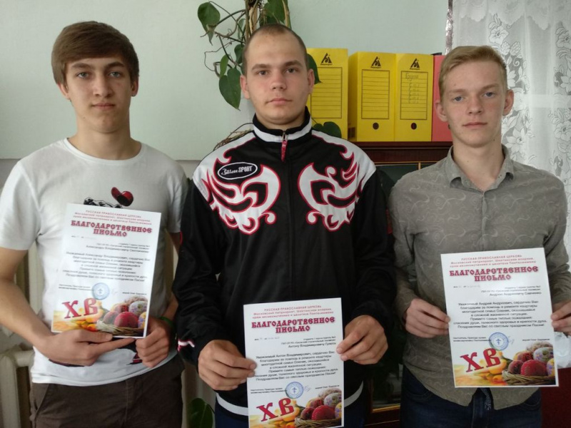 Иерей Олег Бурлаков поздравил студентов Гуковского строительного техникума и принял участие в линейке