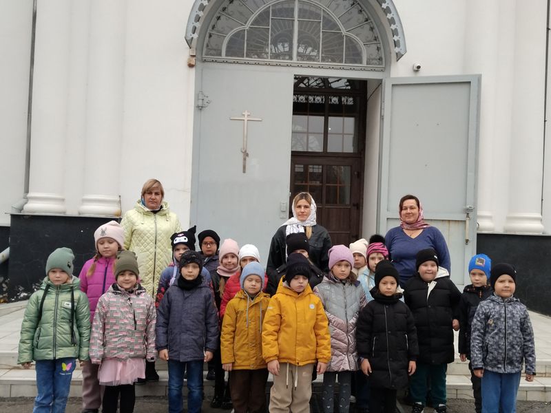 Экскурсия для подготовительных групп детского сада "Берëзка" в Свято-Успенский храм станицы Гундоровской