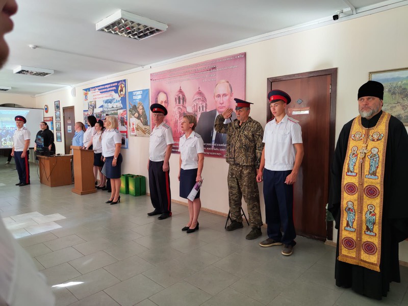 Торжественная линейка, посвященная Дню знаний, прошла в Миллерово