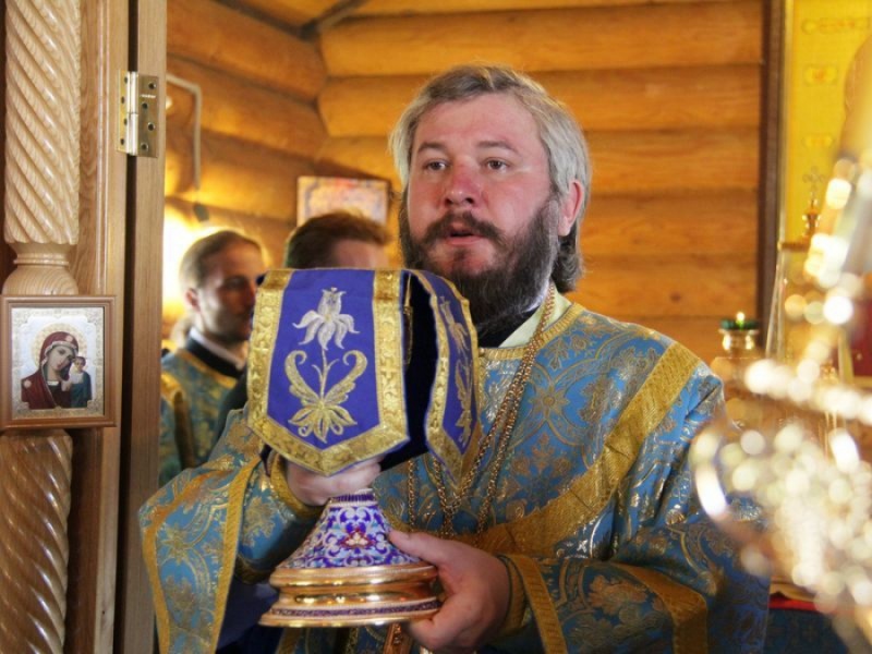 Епископ Шахтинский и Миллеровский Симон возглавил Божественную литургию в престольный день в Одигитриевском храме пос. Таловый г. Шахты