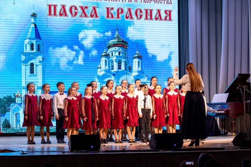 В Октябрьском районе торжественно открылся XII епархиальный фестиваль «Пасха Красная 2026»