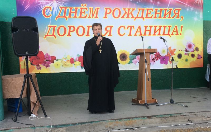 ​По приглашению главы станицы Сергея Владимировича Разуваева настоятель Успенского храма станицы Калитвенской иерей Игорь Лосев принял участие в празднике, посвящённом Дню станицы