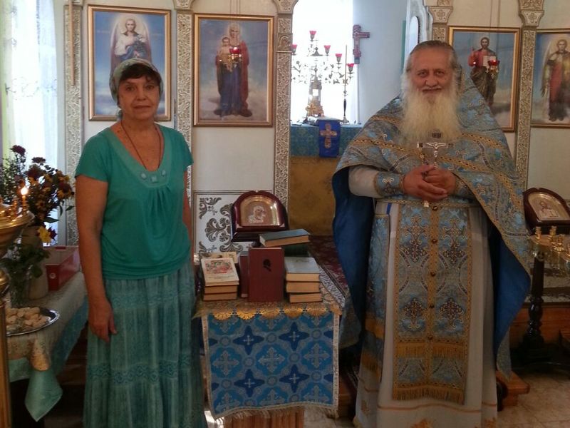 Иеромонах Николай (Наметышев) передал библиотеке ДонГАУ полезную литературу