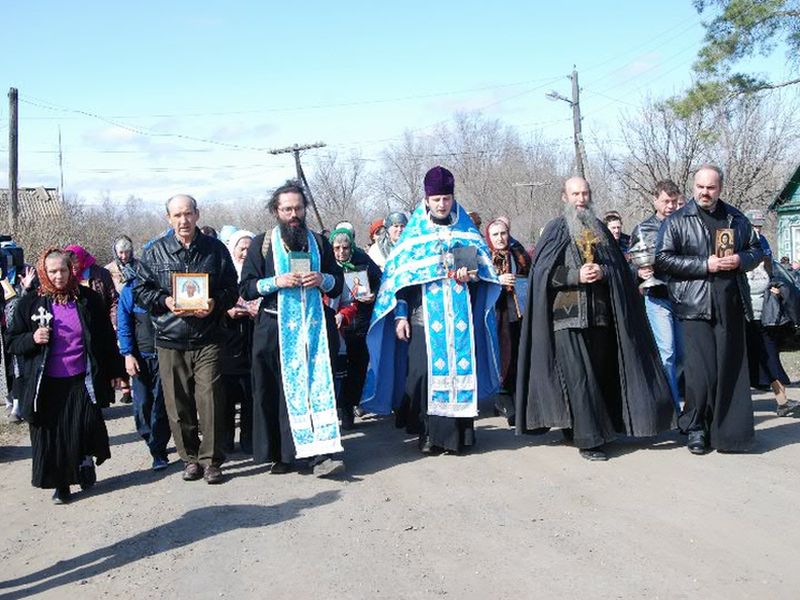 В неделю Крестопоклонную, в праздник Благовещения Пресвятой Богородицы в слободе Верхнемакеевка состоялся Крестный ход