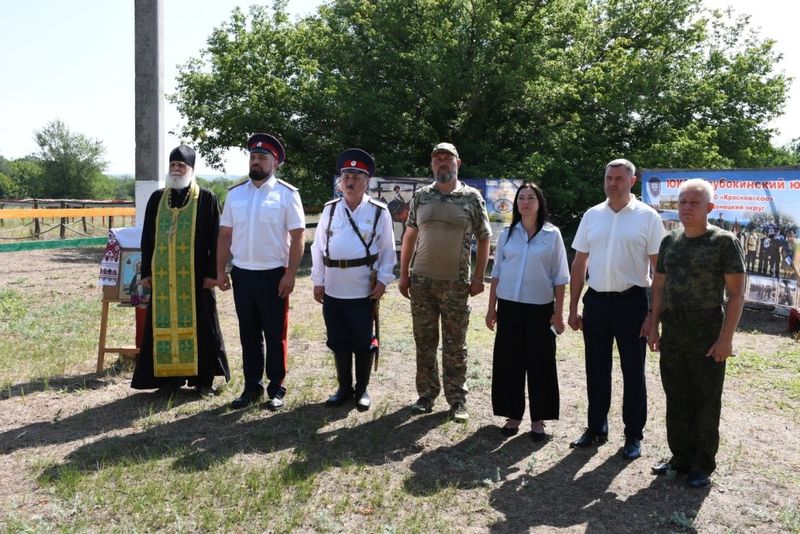 В Каменском благочинии казачата дали клятву и прошли старинный обряд       