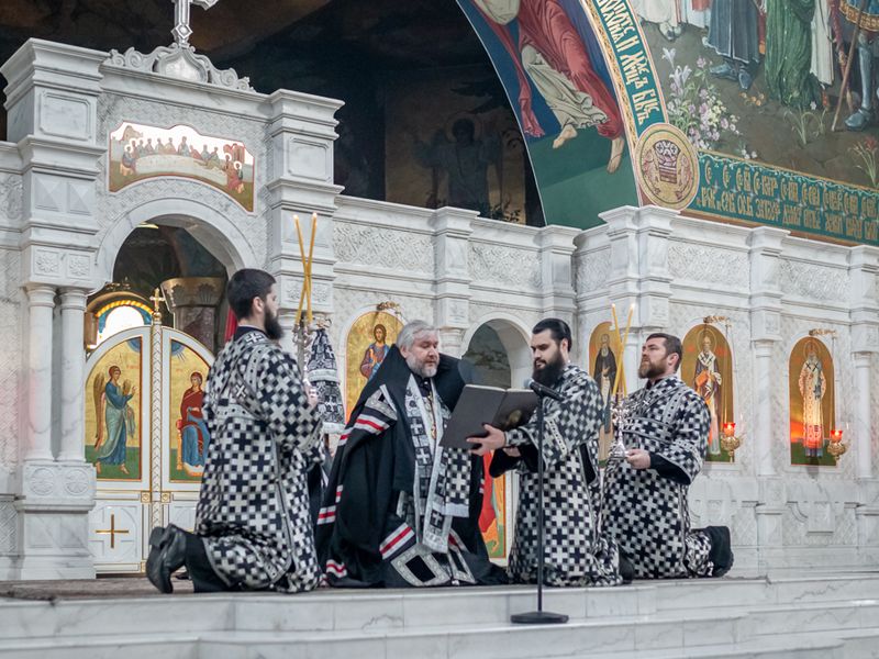 Вечерню с чином прощения совершил Преосвященнейший епископ Симон в Покровском кафедральном соборе города Шахты